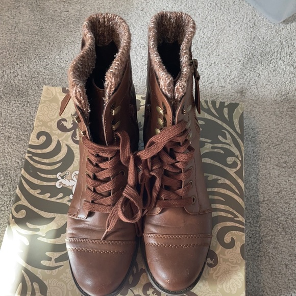 Brown boots - Picture 5 of 7